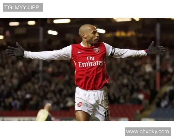 法国孤儿足球明星的成长故事与辉煌成就揭秘