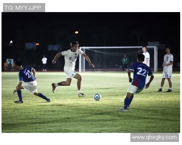 年轻帅气足球明星的迷人瞬间与青春风采展现